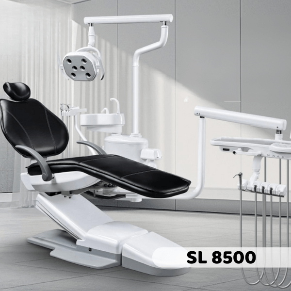 Fauteuil SL 8500 en cuir noir en position assise dans un cabinet dentaire